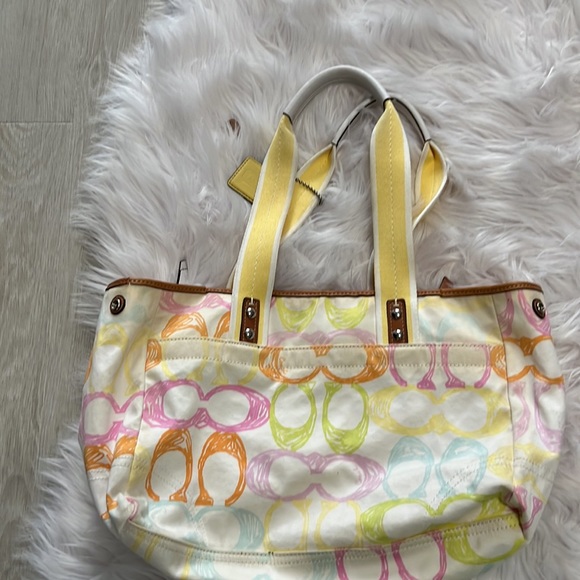 Coach spring bag. Good condition - Picture 2 of 4